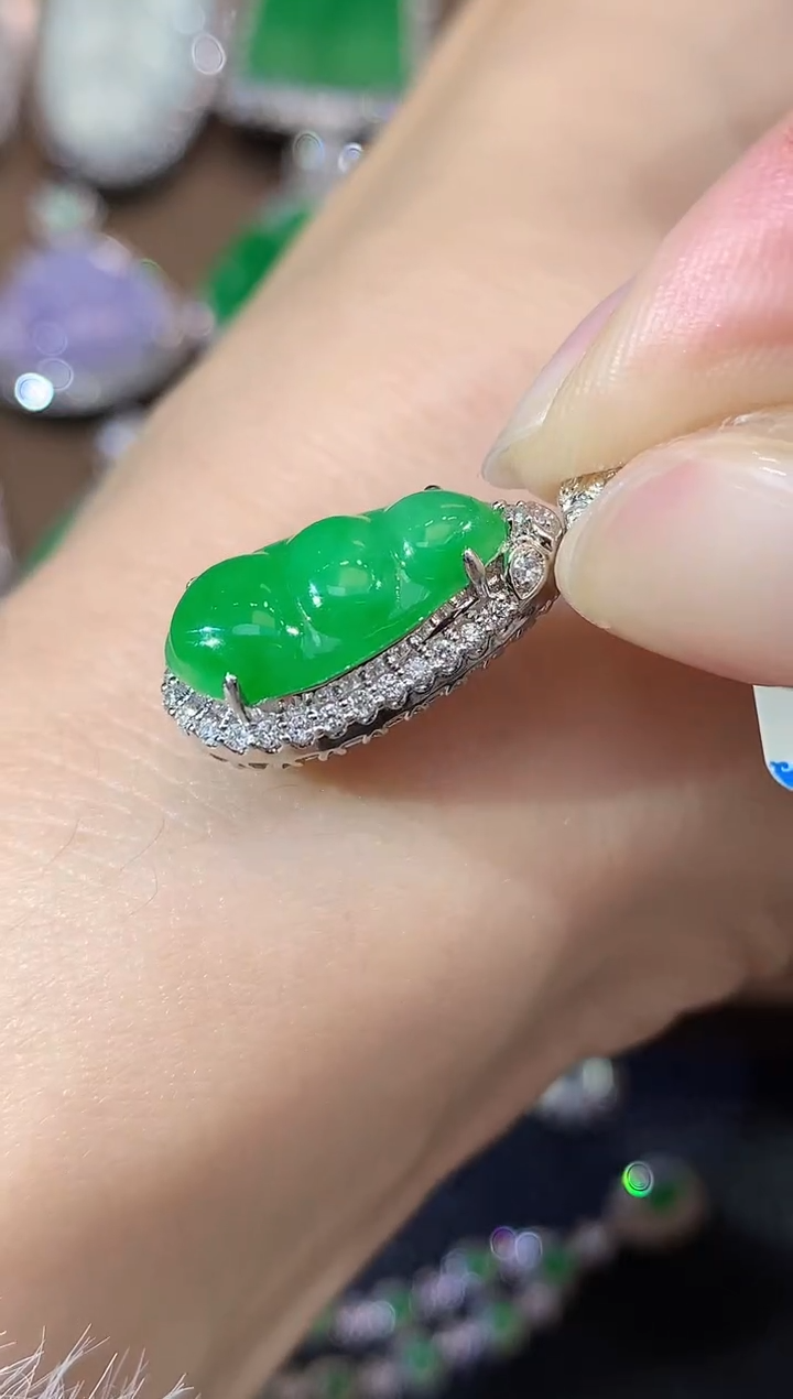 吊坠(不含链)18K金镶嵌翡翠A98