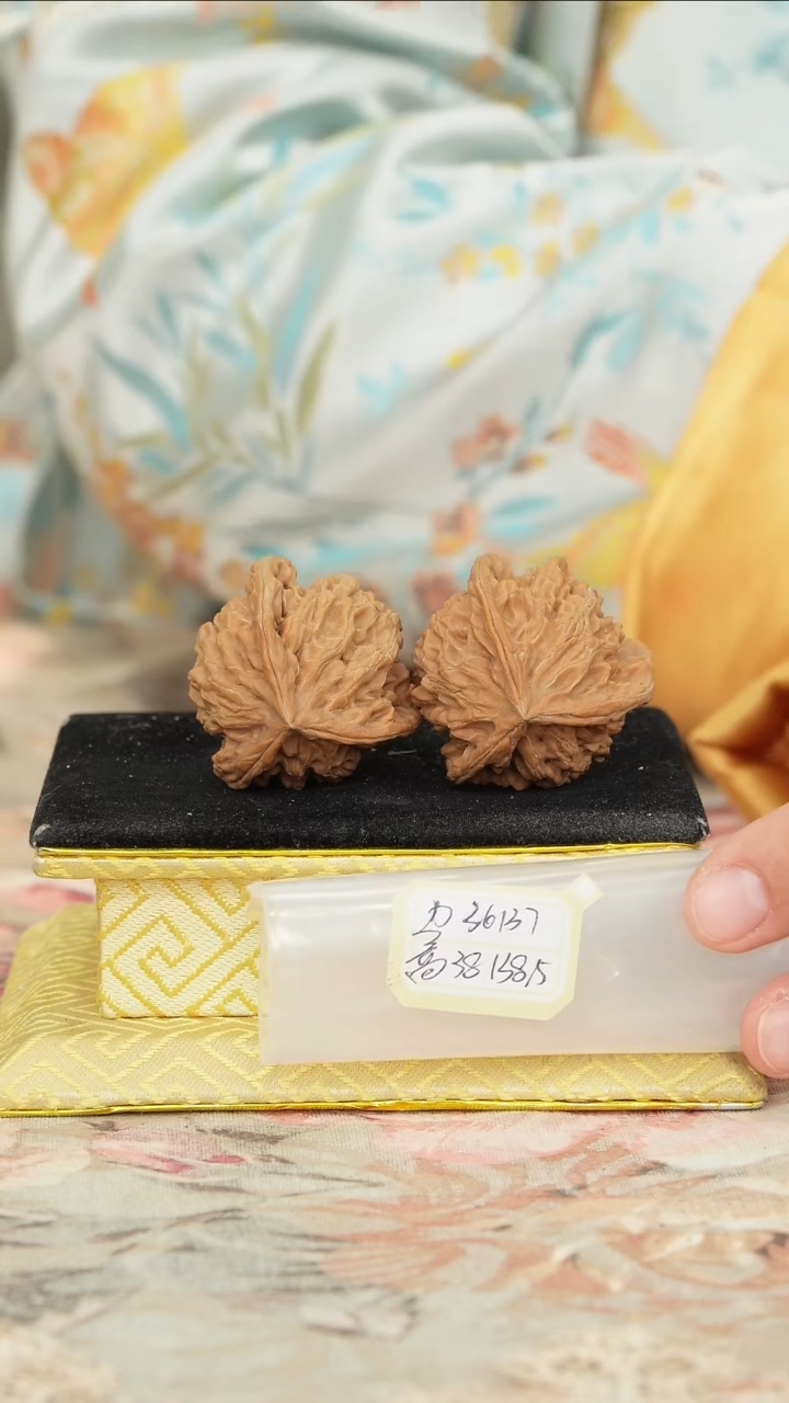 【闪购商品】文玩核桃把件盘山三棱