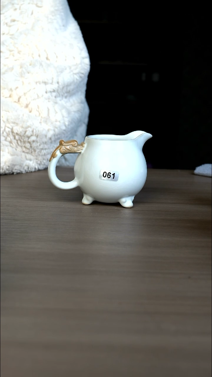 【闪购商品】杯061号月白龙头公道微瑕开片