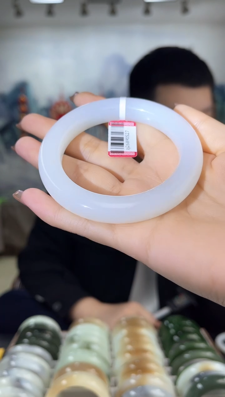 【闪购商品】和田玉手镯未镶嵌57圈口0527