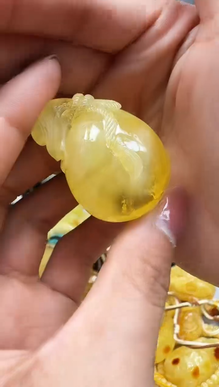 【闪购商品】琥珀裸石未镶嵌挂坠