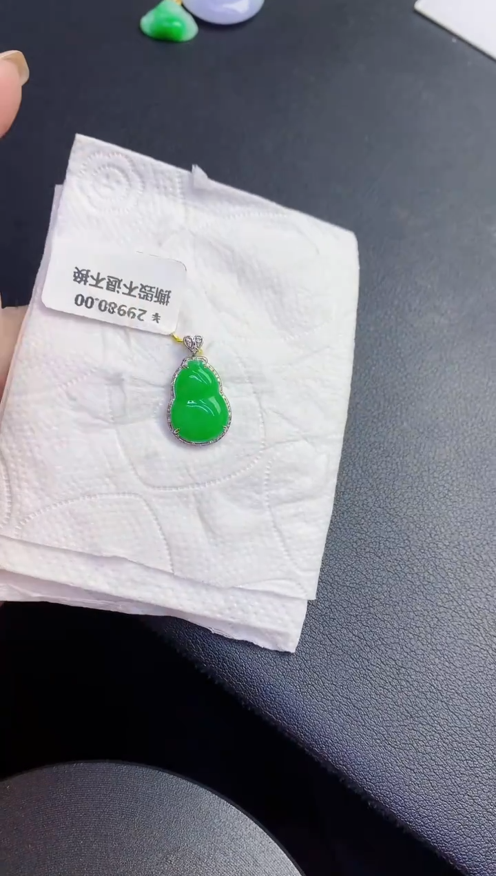 颈饰18K金镶嵌翡翠缅甸天然翡翠A货