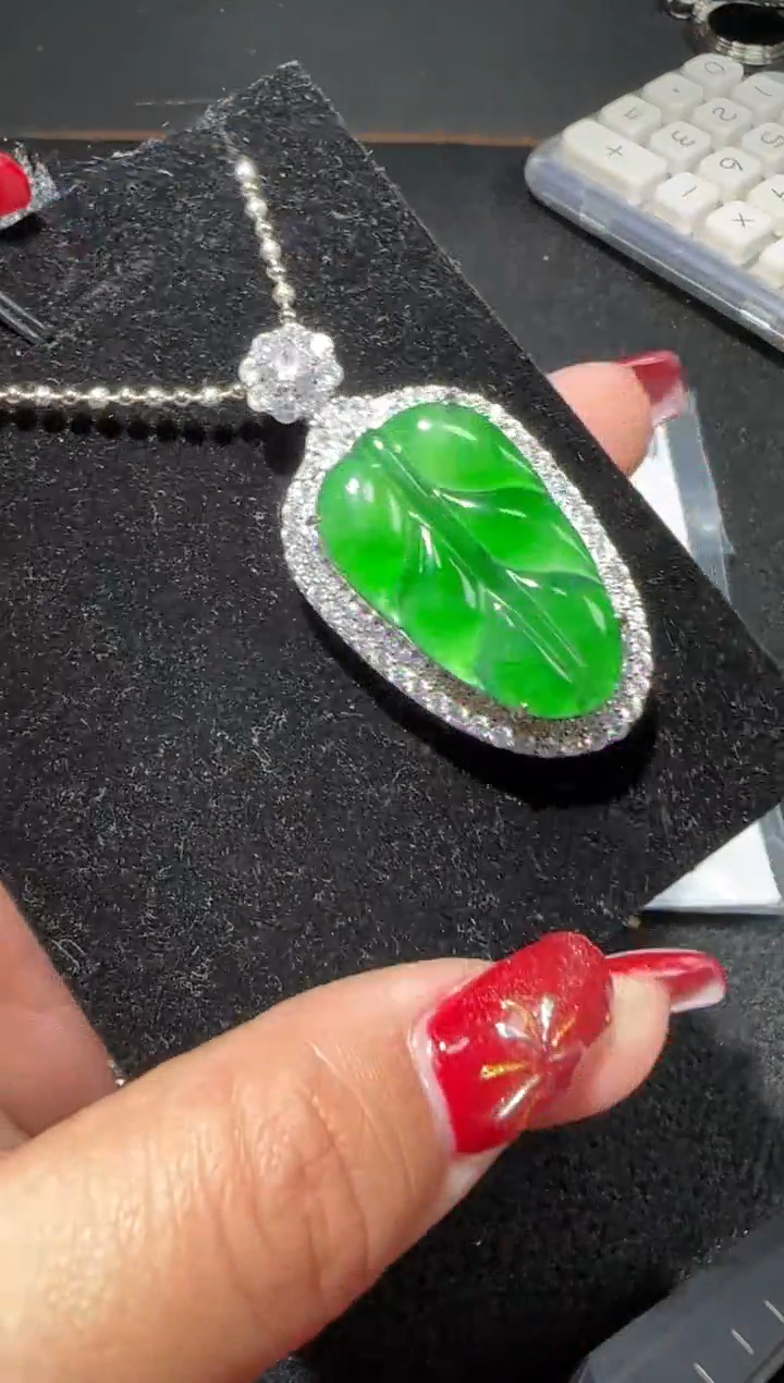 【闪购商品】翡翠吊坠(赠链)未镶嵌多样性发货拍一发一