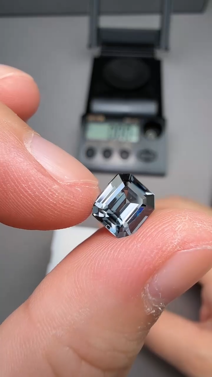 【闪购商品】尖晶石黑武士未镶嵌2.2ct-A746-1p