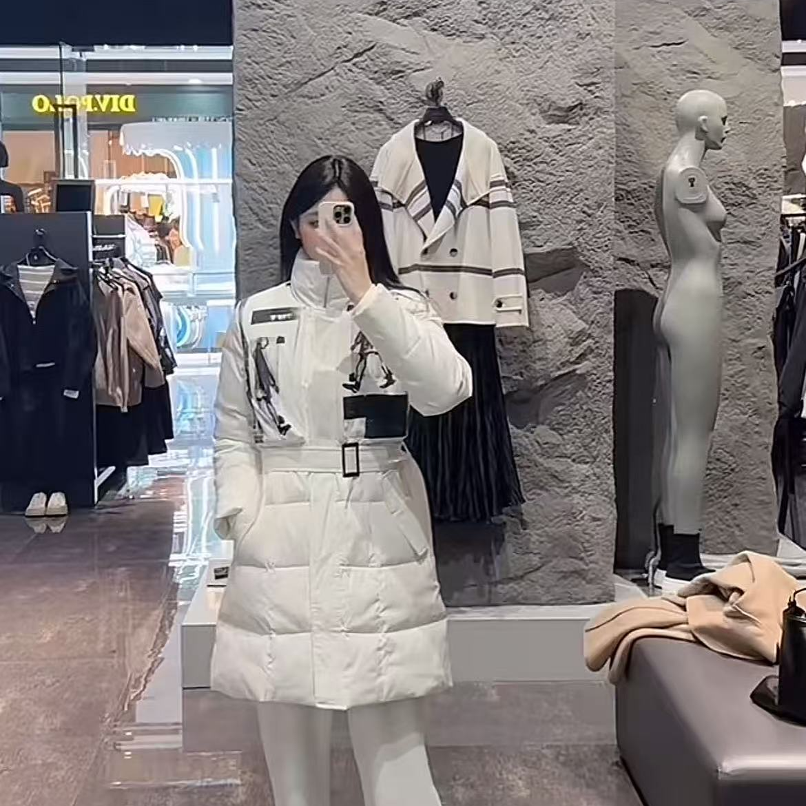 S·DEER圣迪奥高订时尚收腰长款羽绒服S20482490