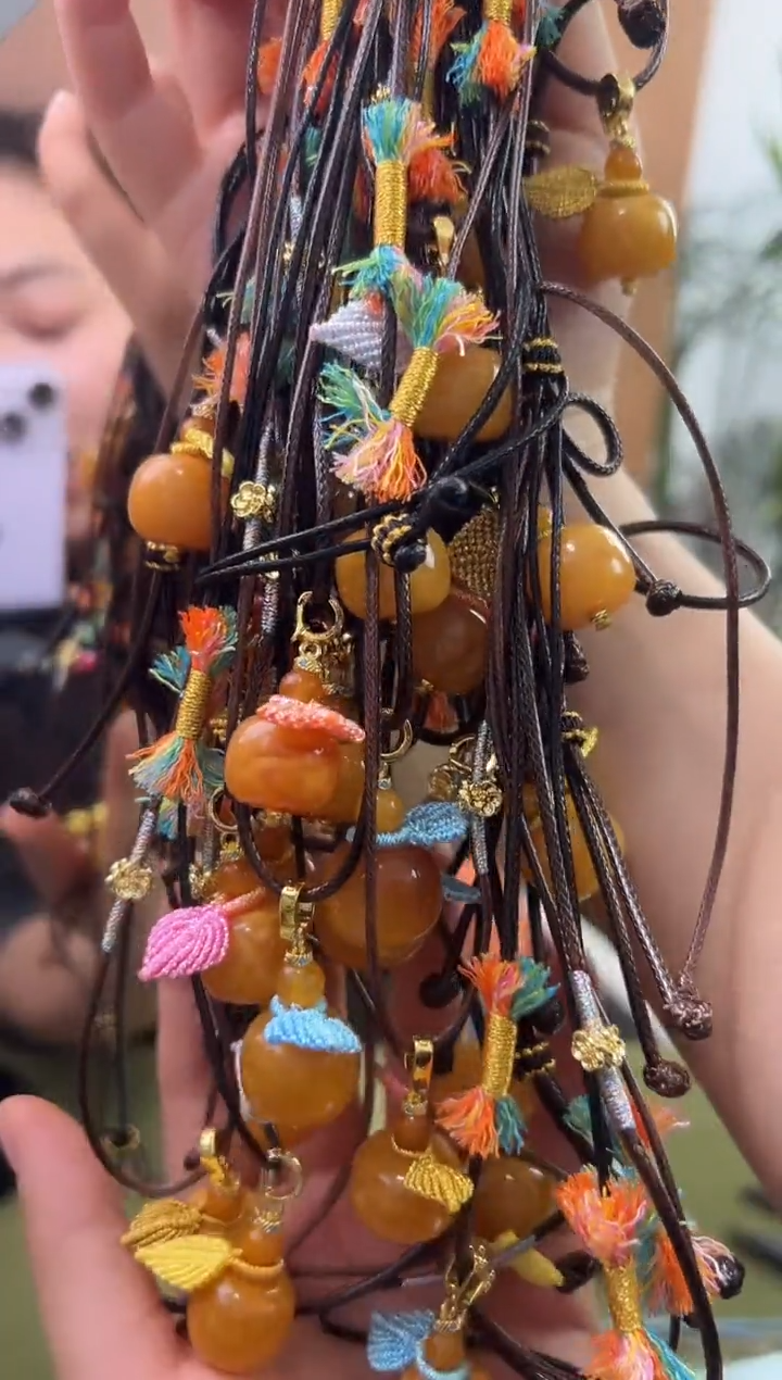 裸石琥珀未镶嵌琥珀蜜蜡吊坠多样性发一条