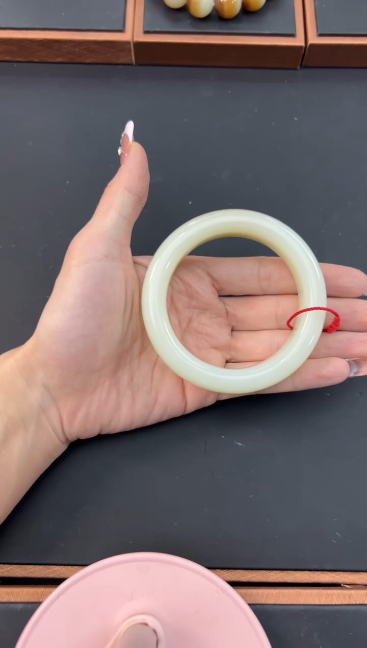 【闪购商品】和田玉手镯未镶嵌且末金山微色差57+手镯