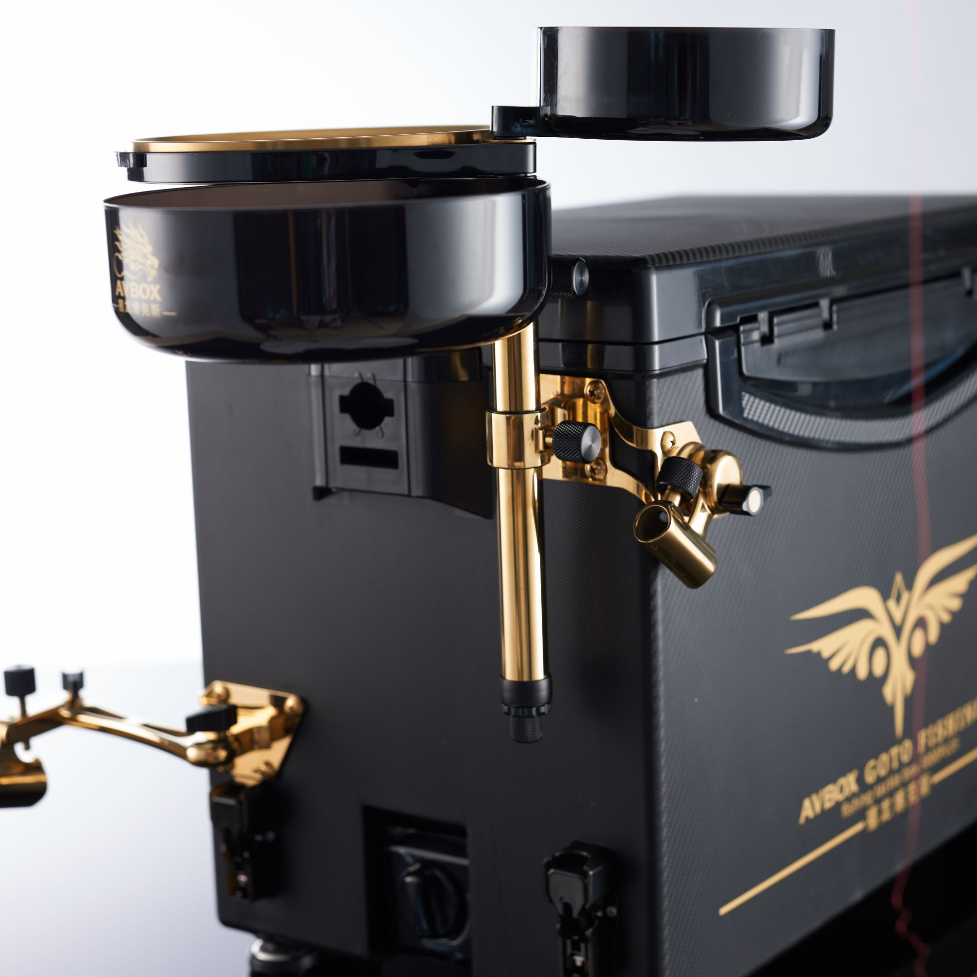 麒麟新系列钓箱不锈钢配件全套2900拐角炮台聚氨酯发泡超轻超硬