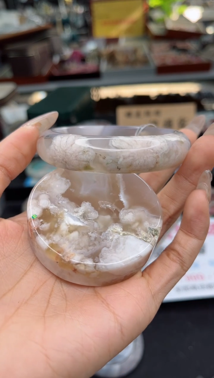 【闪购商品】石英质玉手镯未镶嵌58圈口（不退不换）106294