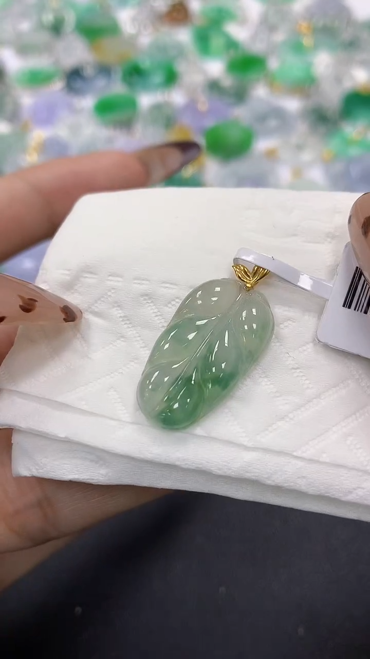颈饰18K金镶嵌翡翠a货假一赔三支持复检百元上9元证书费自理