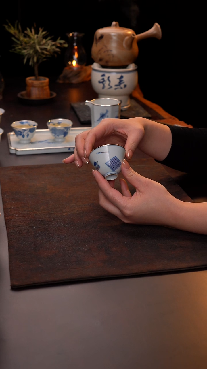 景德镇手绘斗彩琴棋书画主人杯