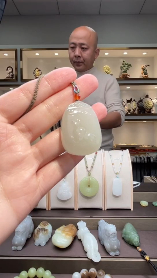 颈饰未镶嵌和田玉苏