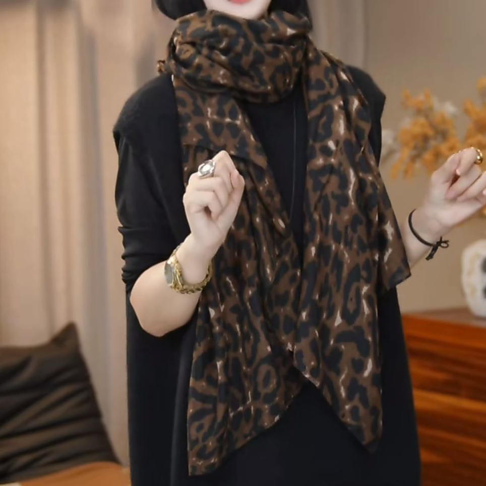 SZ& 法式极简风豹纹薄款女士丝巾围巾H1562时尚百搭秋冬季围巾