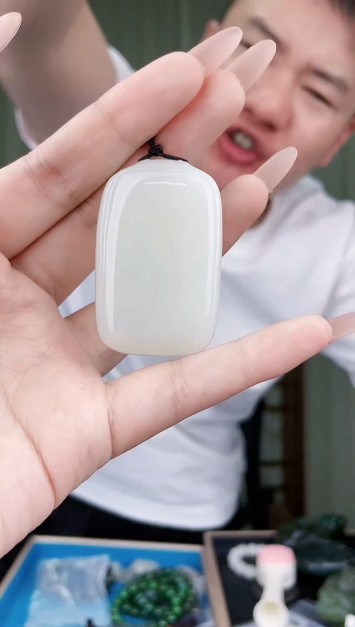 和田玉未镶嵌挂件拍一发一，多样性发货！