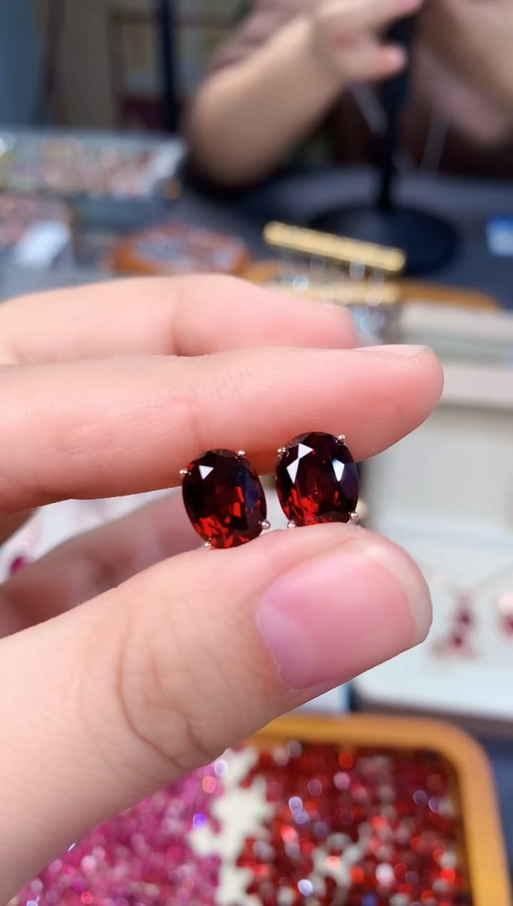 【闪购商品】石榴石耳钉银S925镶嵌天然