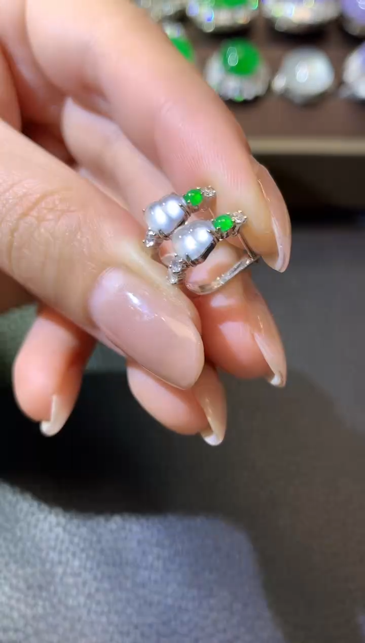 【闪购商品】翡翠耳饰18K金镶嵌C9翡翠