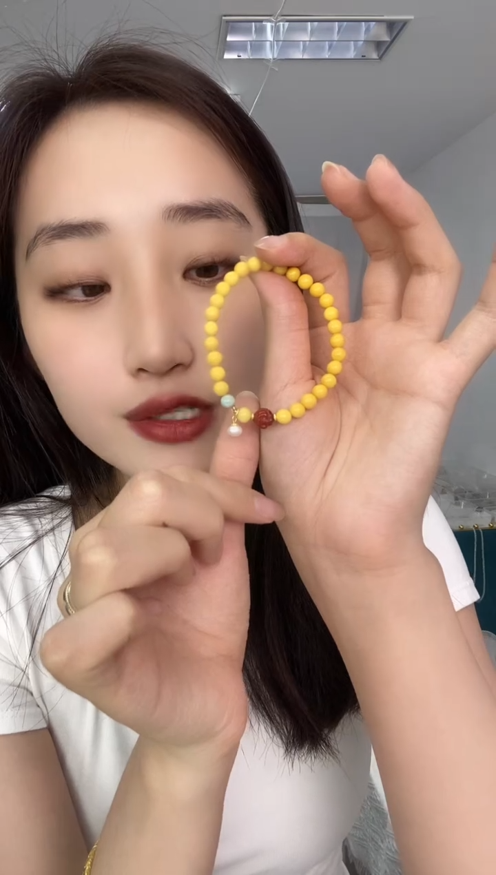 未镶嵌蜜蜡手链天然珠宝多样性发其一