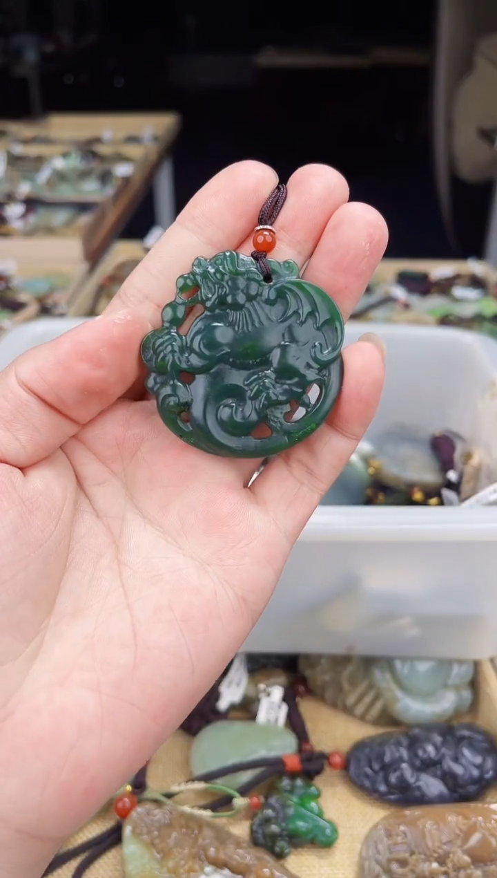 颈饰未镶嵌和田玉1