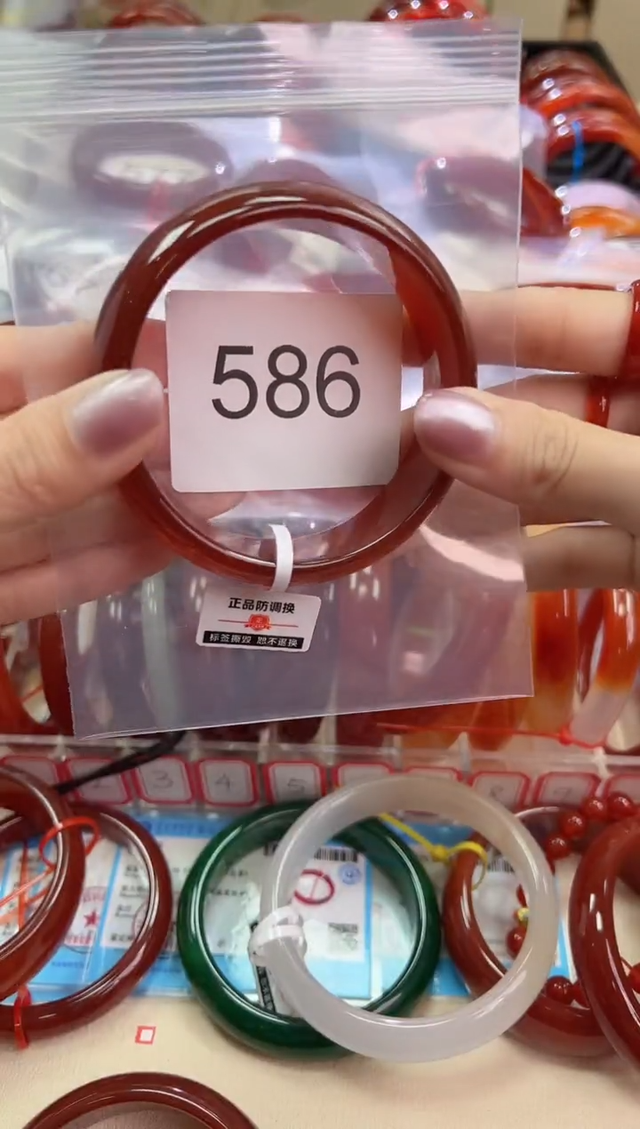 玛瑙/玉髓手镯未镶嵌60圈口*586