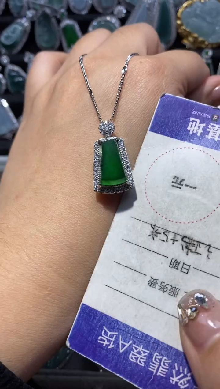 【闪购商品】翡翠颈饰未镶嵌翡翠