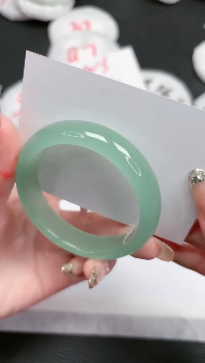 【闪购商品】石英质玉手镯未镶嵌268-56.8