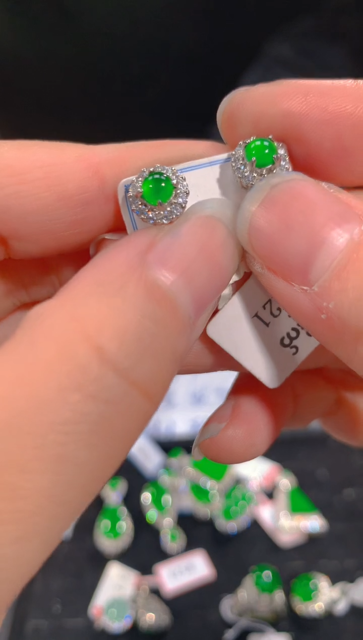 【闪购商品】定制翡翠未镶嵌92定制翡翠，多样性发货（发其一）