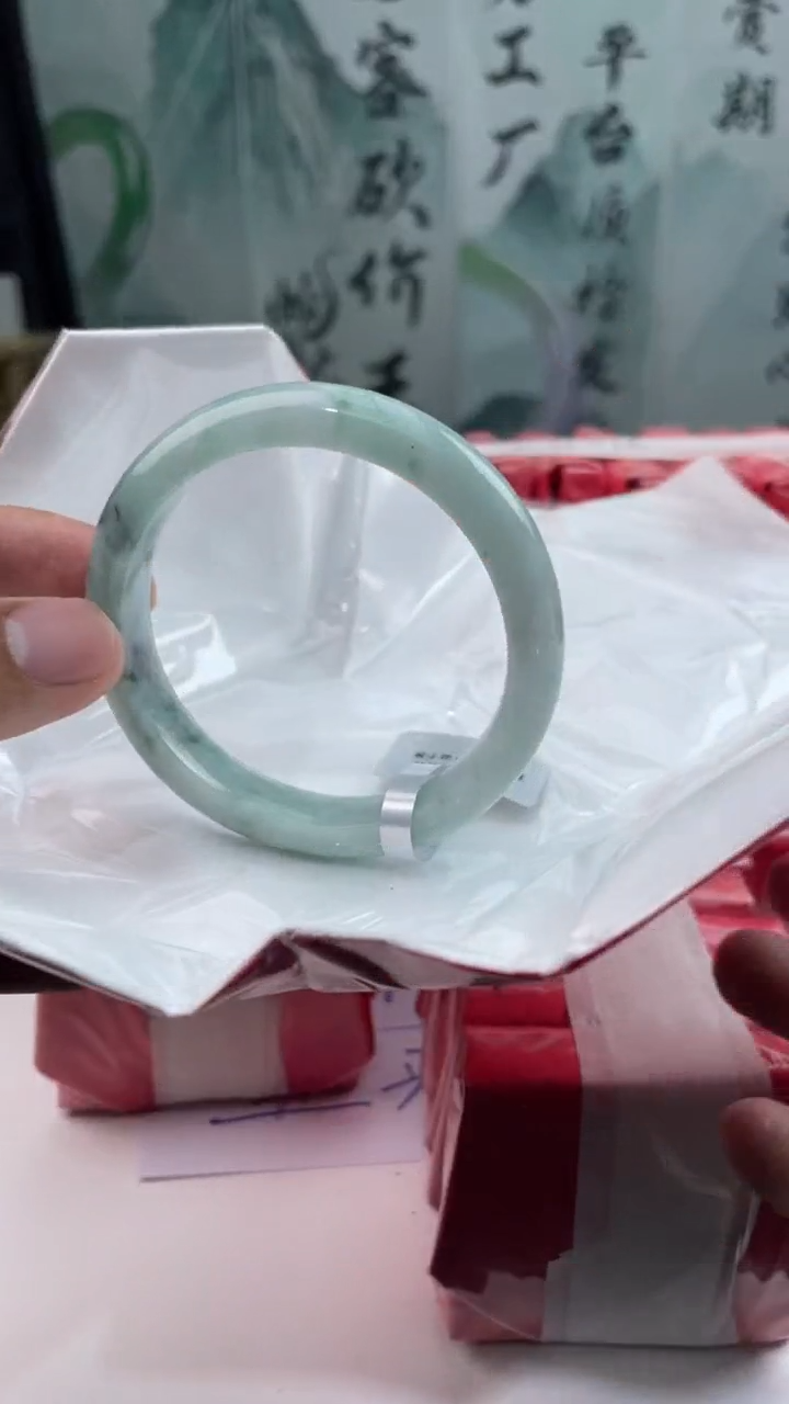 【闪购商品】翡翠手镯未镶嵌1翡翠手镯（微瑕）