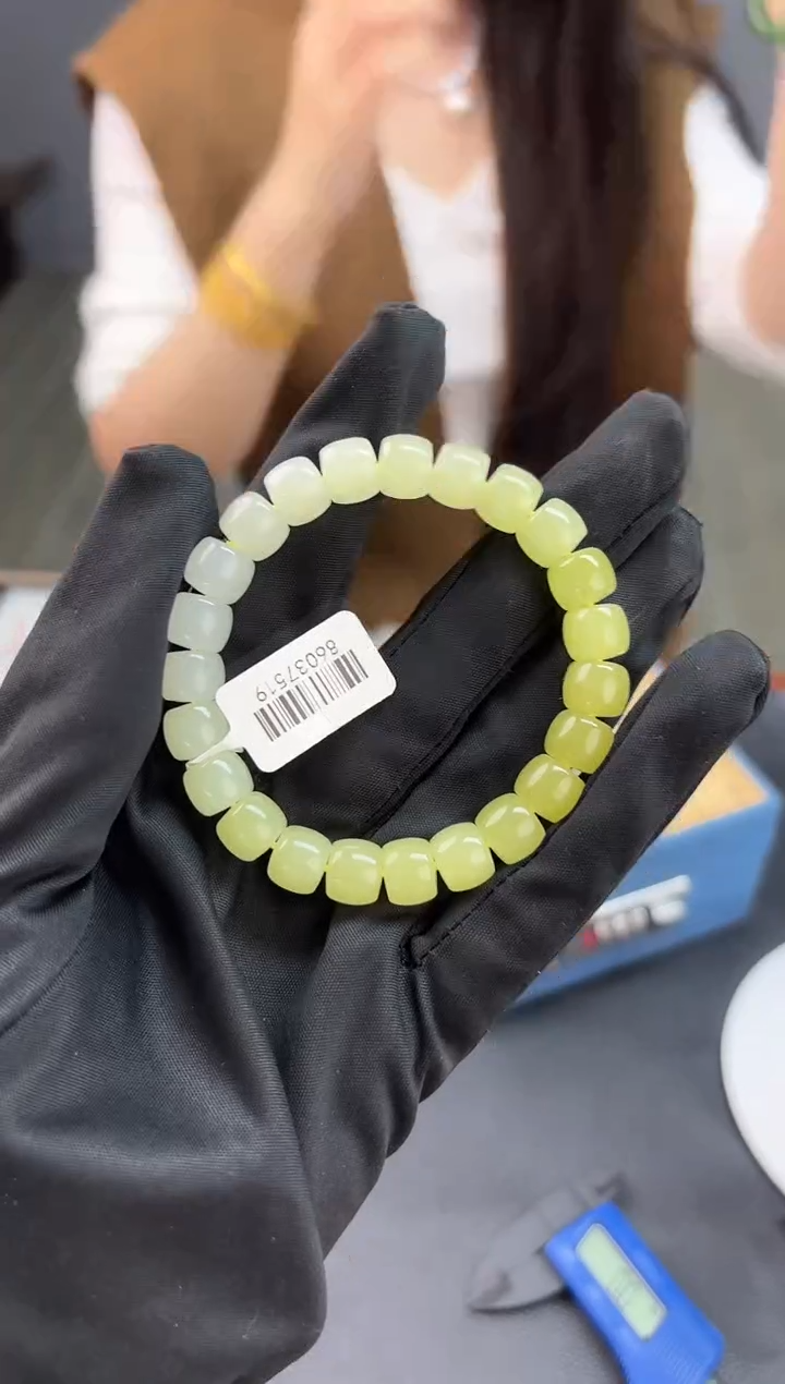 未镶嵌手串和田玉董小姐推荐 多样性发货 拍一发一hk10