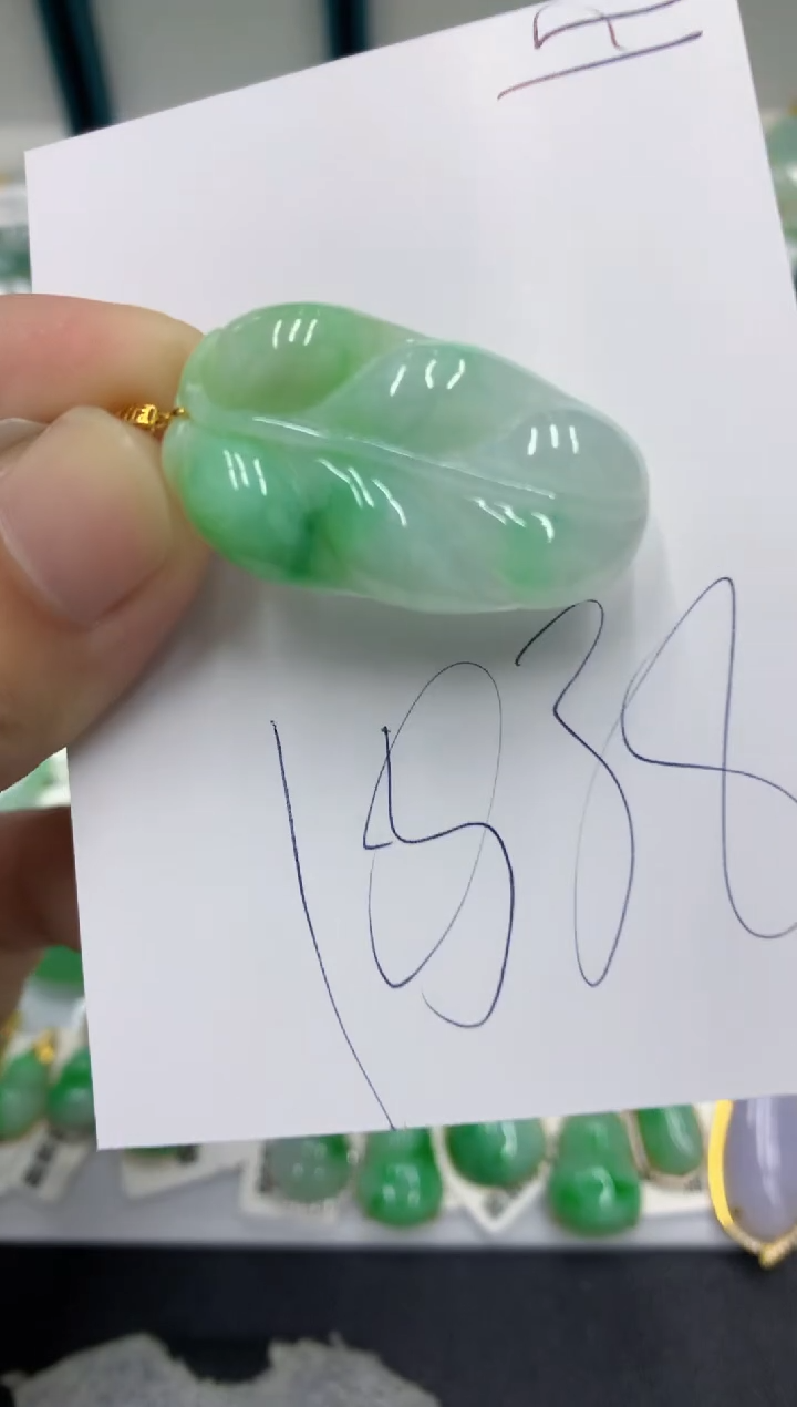 【闪购商品】翡翠颈饰18K金镶嵌翡翠