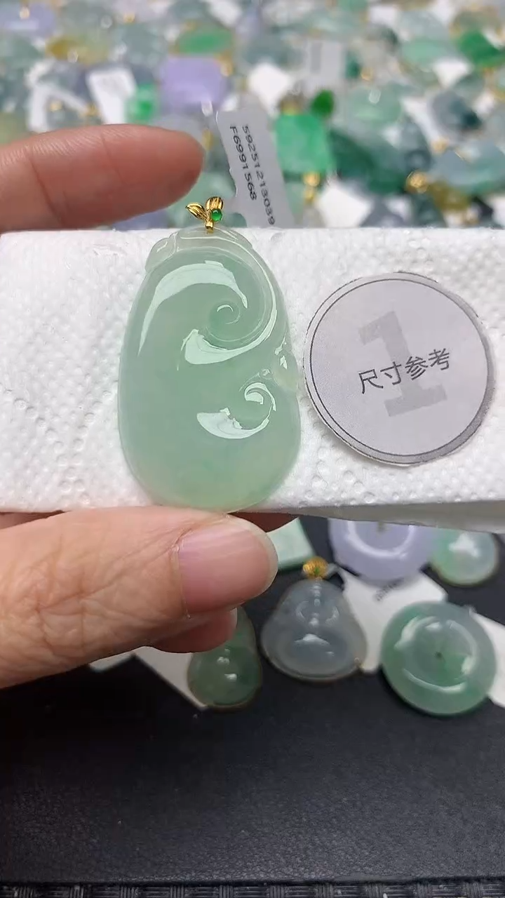 颈饰18K金镶嵌翡翠天然缅甸A货翡翠