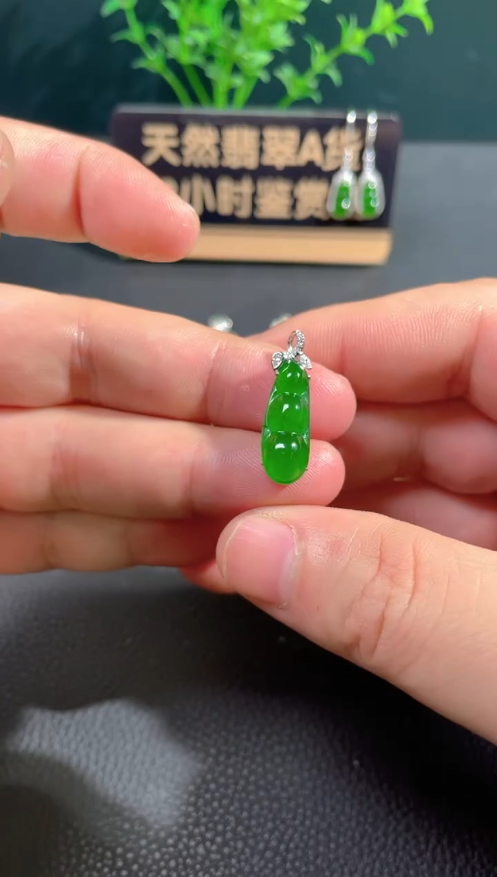 【闪购商品】翡翠颈饰18K金镶嵌翡翠