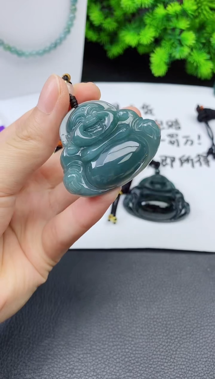 翡翠未镶嵌颈饰 