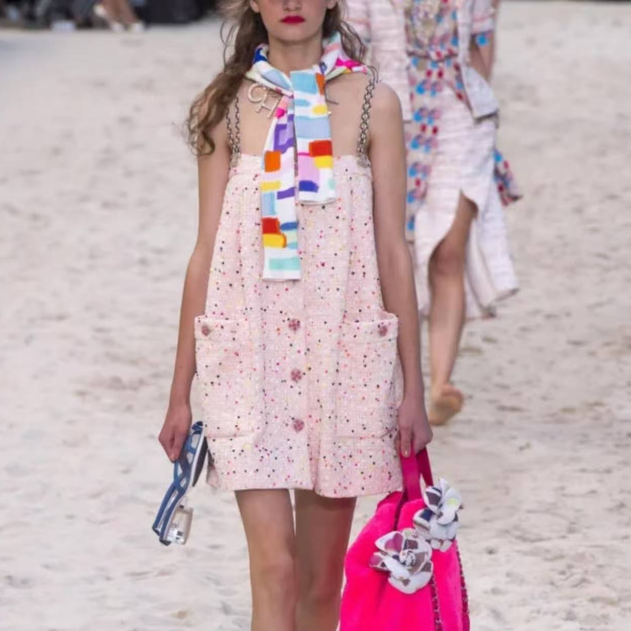 99新 Chanel/香奈儿 双双臻选/vv01247/香奈儿吊带裙/38码