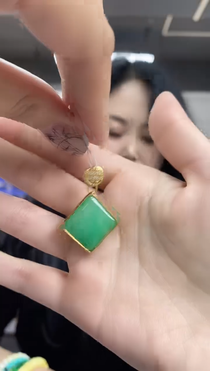 【闪购商品】翡翠吊坠(不含链)未镶嵌多样性发其一颜色微差