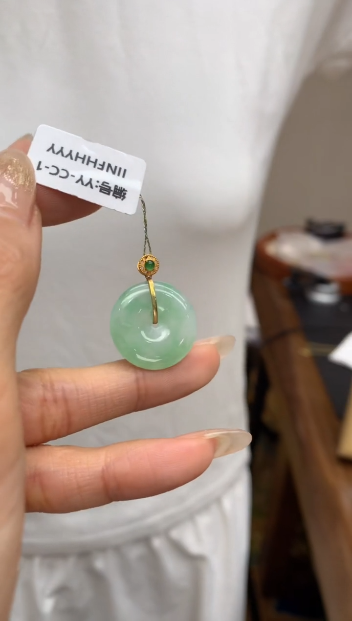 【闪购商品】翡翠颈饰18K金镶嵌平安扣