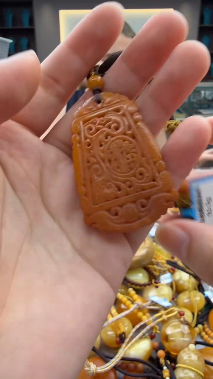 未镶嵌颈饰琥珀107秒拍号    假一赔三