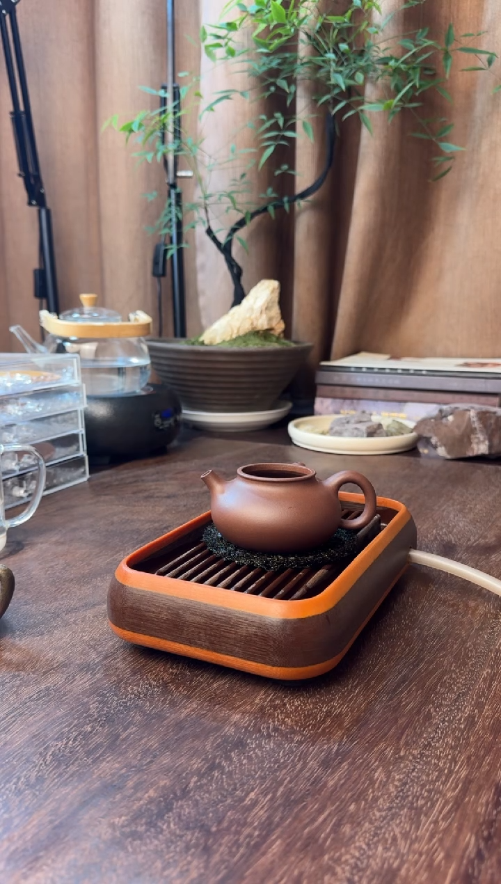 茶壶紫砂容天-半手工制作-黄龙山紫泥-40目-容量：180CC