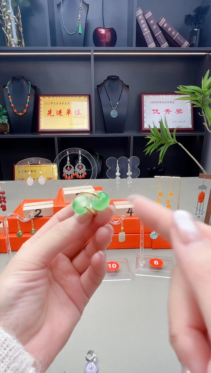 未镶嵌石英质玉（非洲翠）耳钉308