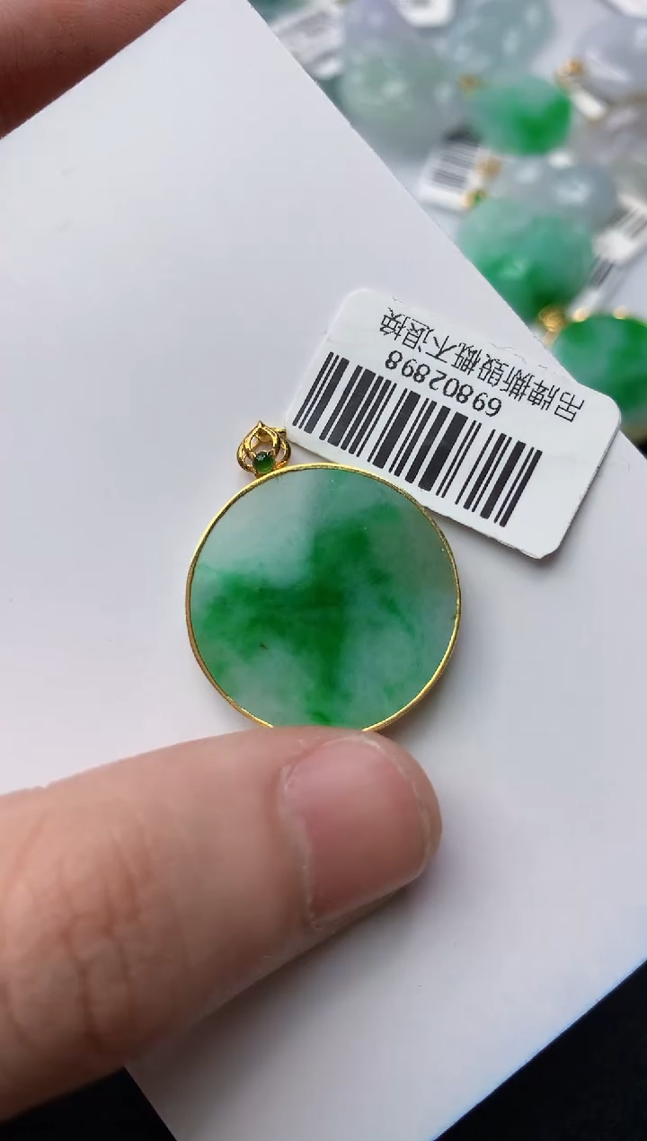 【闪购商品】翡翠颈饰18K金镶嵌7.........