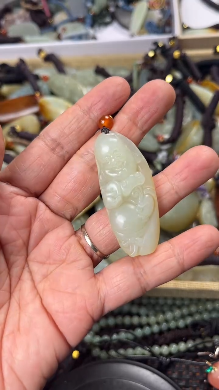 【闪购商品】和田玉颈饰未镶嵌多样性发货没有证书拍一发一有瑕