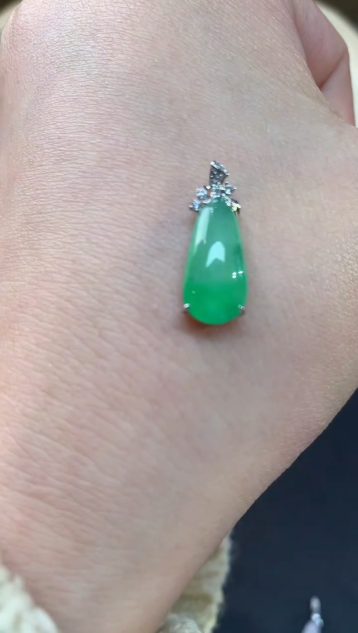 【闪购商品】翡翠吊坠(不含链)18K金镶嵌福瓜A126|3500