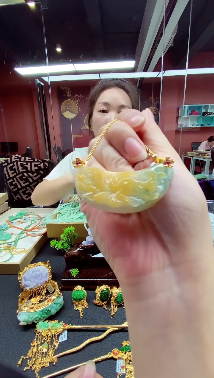 翡翠未镶嵌颈饰翡翠吊坠