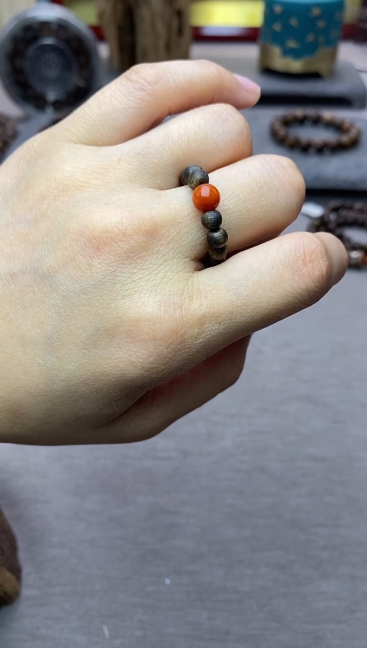 【闪购商品】沉香沉香碎屑白棋戒指        
