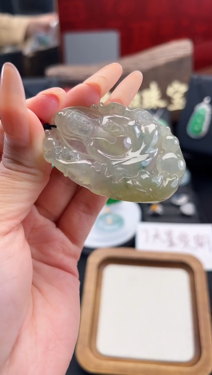 翡翠未镶嵌颈饰吊坠