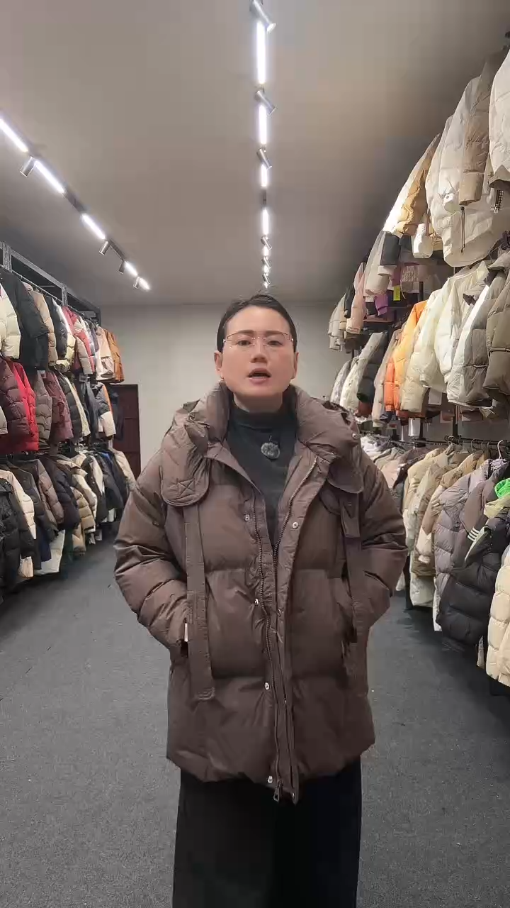 艾雨衣尚羽绒外套