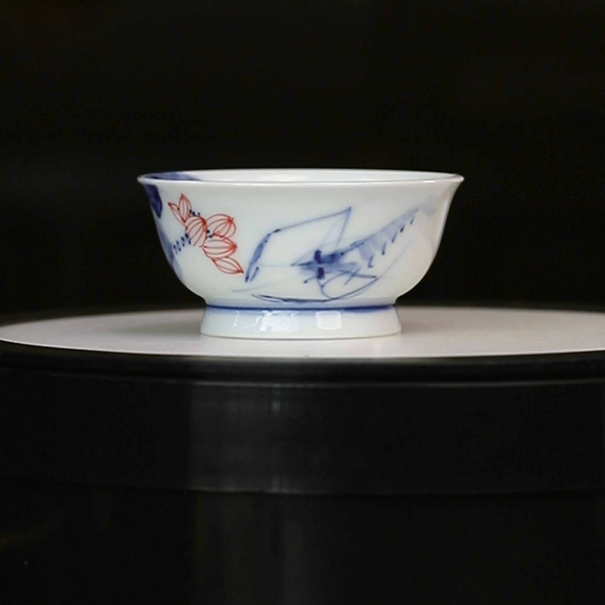 12.31a/萧御画虾/青花釉里红内绘撇口杯