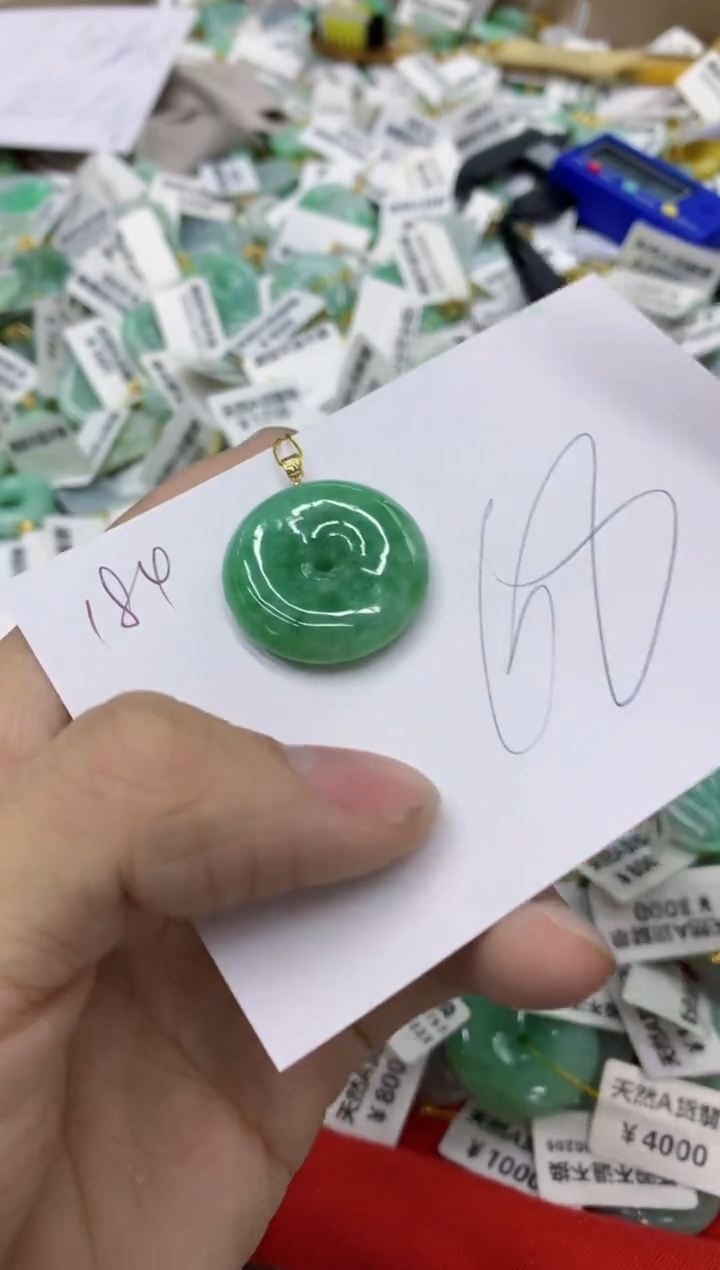 翡翠18K金镶嵌颈饰111111111