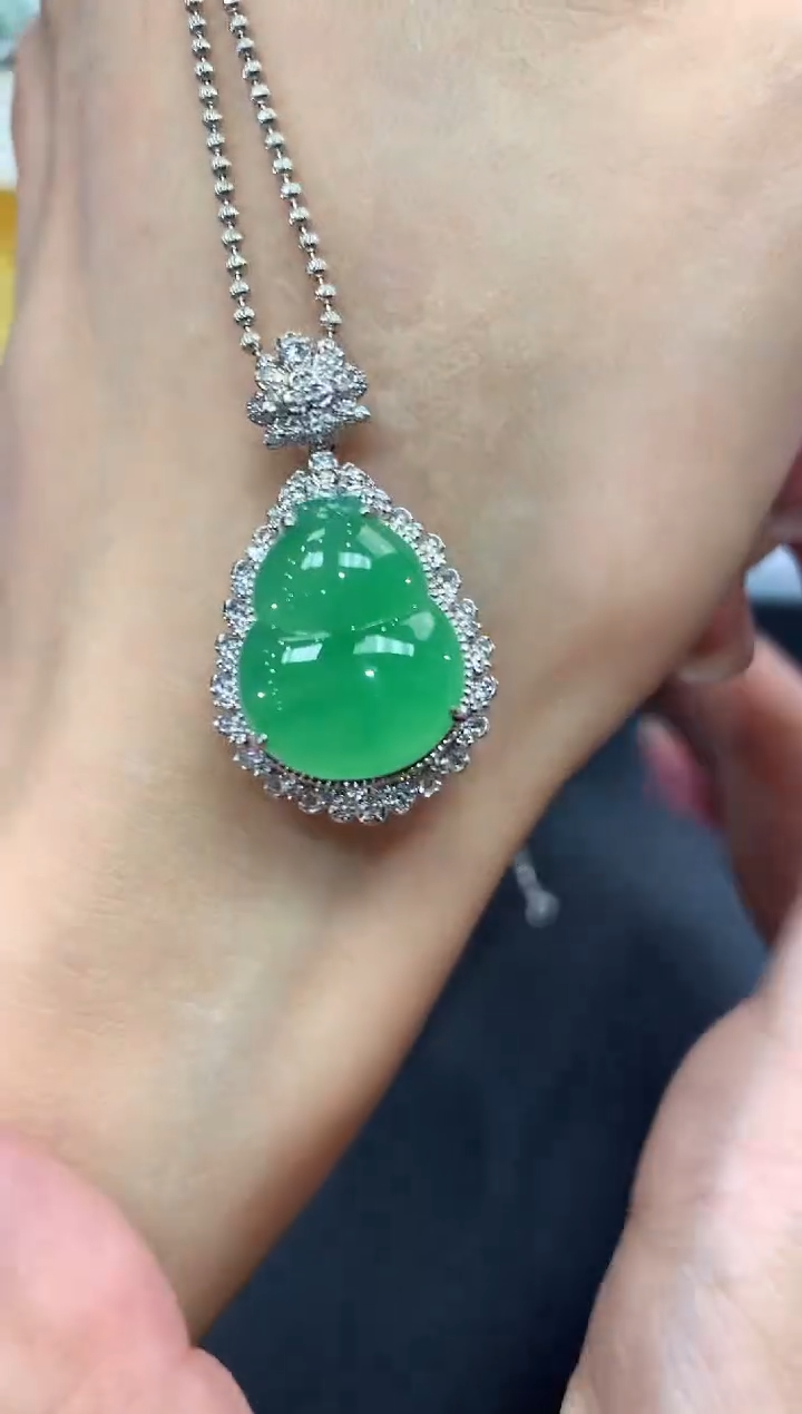 【闪购商品】翡翠吊坠(不含链)18K金镶嵌a144       