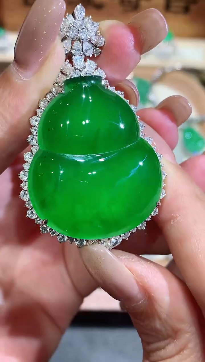 【闪购商品】翡翠18K金镶嵌颈饰团购