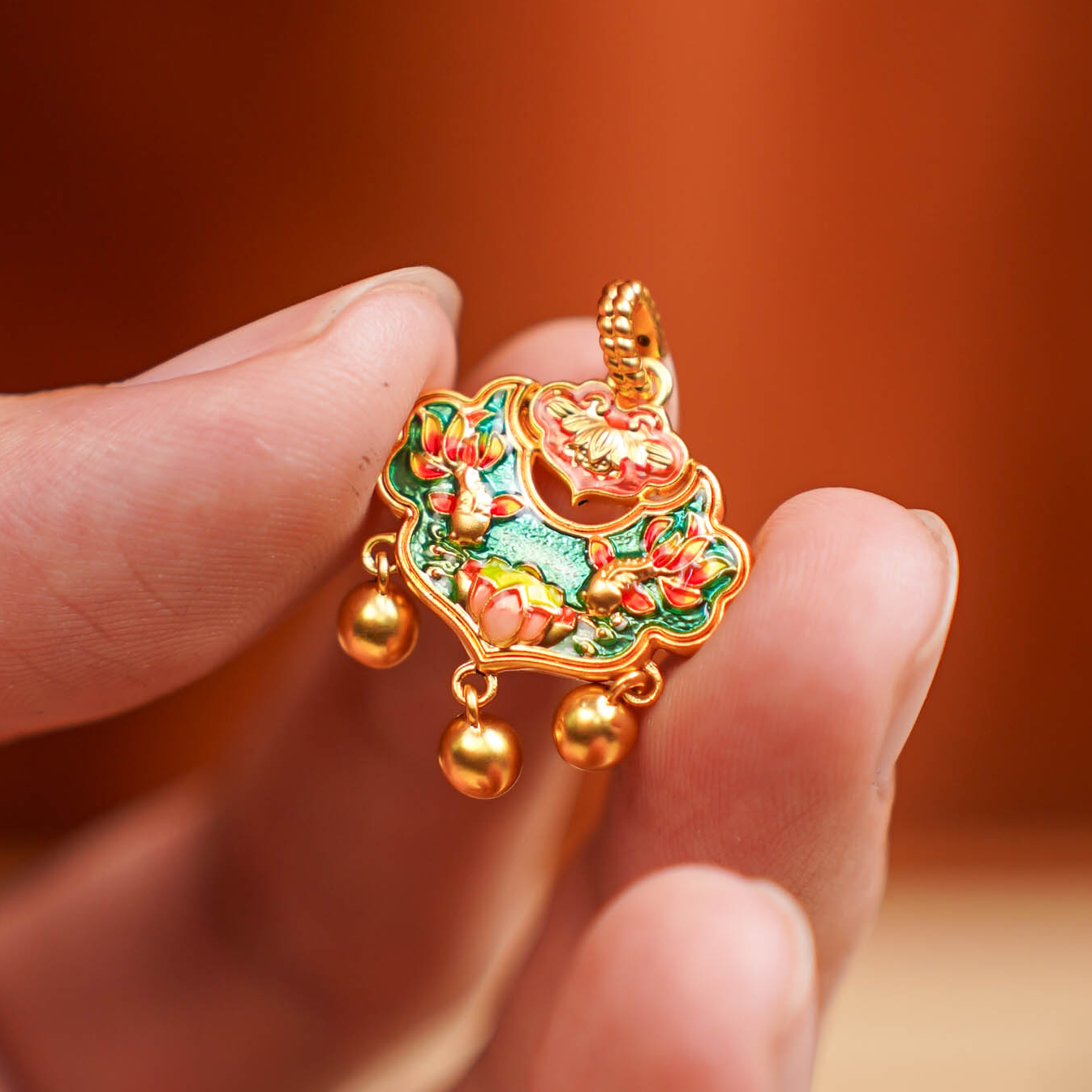 【媛媛】18k金珐琅百福锦鲤锁挂坠  不含链 QL06077